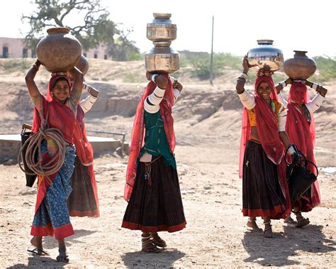 Getting water from the well | Bishnoi women getting water fr… | Flickr