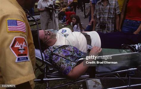 90 Elvis Presley Funeral Stock Photos, High-Res Pictures, and Images ...