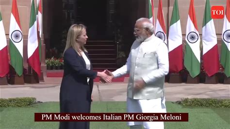 giorgia meloni: PM Modi meets Italian PM Giorgia Meloni at Hyderabad ...