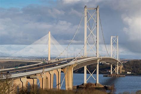 Forth Road Bridge locked down by cops amid ongoing incident | The ...