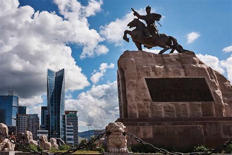 ULAANBAATAR CITY TOURS Sukhbaatar Square | GER TO GER GEOTOURISM MONGOLIA