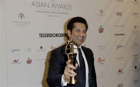 Sachin Tendulkar receives Asian Awards Fellowship - India Today