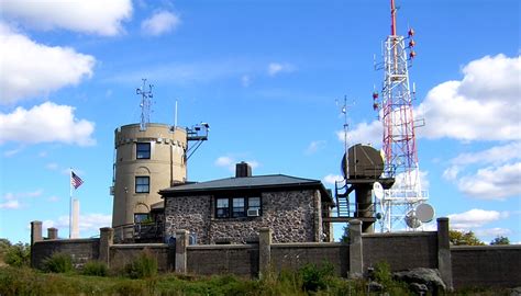 File:Great Blue Hill Weather Station Milton MA 01.jpg - Wikimedia Commons