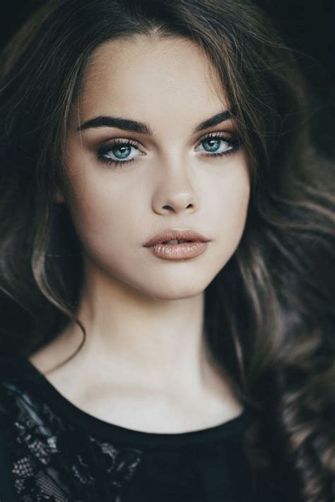 Pin by Rena on Aurora Jendari Vasheer | Brunette blue eyes, Beautiful eyes, Beautiful face