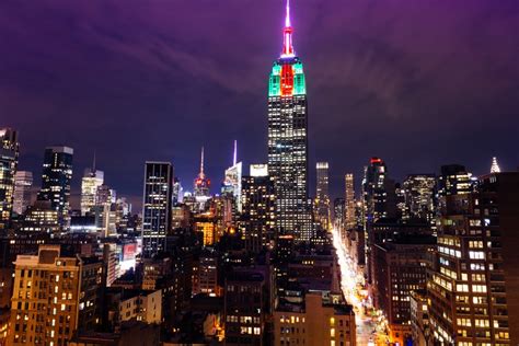 The Empire State Building's Holiday Music-To-Light Show Returns