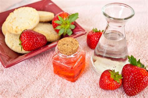 How to Make Strawberry Extract | Strawberry extract recipes, Fiber rich foods, Strawberry