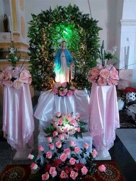 Pin de Mara Telles em Nossa Mãe Maria | Decorações do altar da igreja, Decorações de altar ...