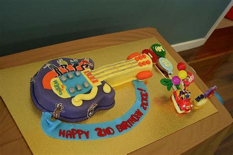 Wiggles Guitar Cake | Wiggles birthday, Wiggles party, Wiggles cake