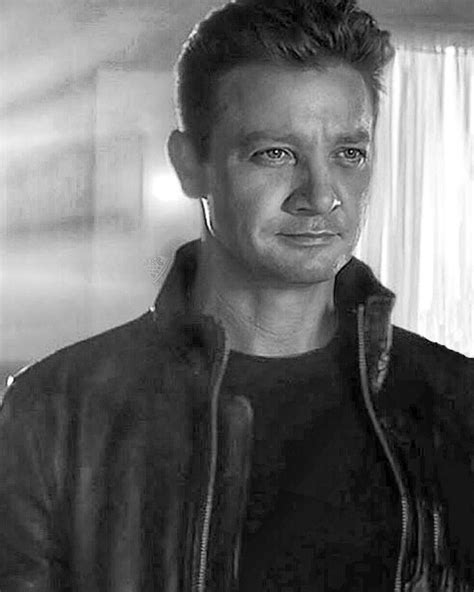 ปักพินในบอร์ด JEREMY RENNER (ACTOR)