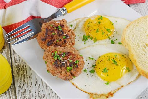 Breakfast Sausage - A Easy Homemade Breakfast Sausage Recipe