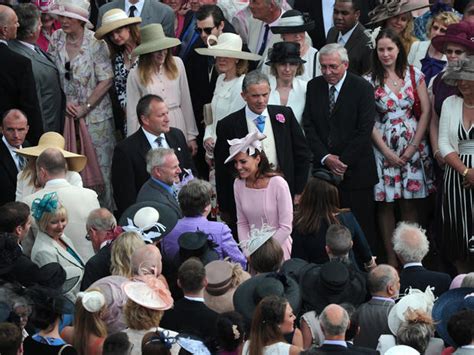 Buckingham Palace garden party - Photo 6 - Pictures - CBS News