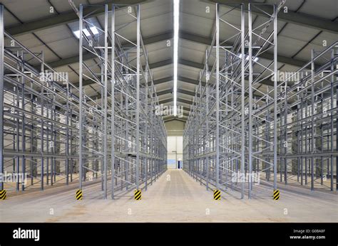 High bay warehouse hi-res stock photography and images - Alamy