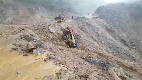 Caught on camera: TRUCK WASHED AWAY FOLLOWING LANDSLIDE IN ARUNACHAL PRADESH | Northeast Live