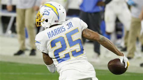 Los Angeles Chargers cornerback Chris Harris Jr. nabs CLUTCH INT, rips ...