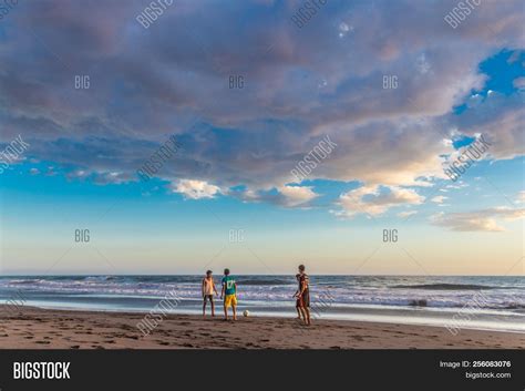 El Zonte, El Salvador Image & Photo (Free Trial) | Bigstock