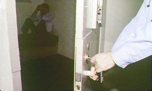 BBC News | WALES | Prisoner escaped through 'open door'