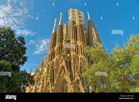 The north face of the Sagrada Familia, Basílica de la Sagrada Familia ...