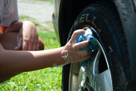 DIY and Eco-Friendly–These Waterless at-Home Car Wash Tips Save Money ...