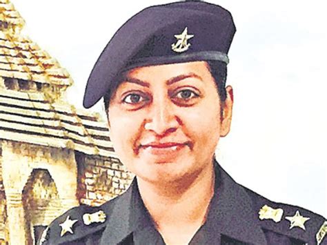 Only army woman to win gallantry award fights to stay in the force ...