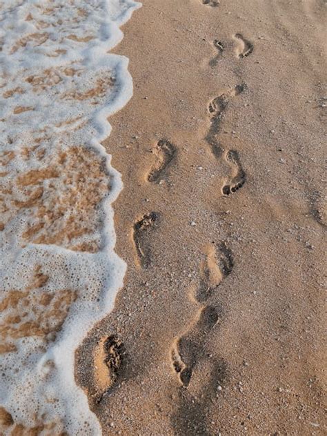 Footprints on Beach · Free Stock Photo