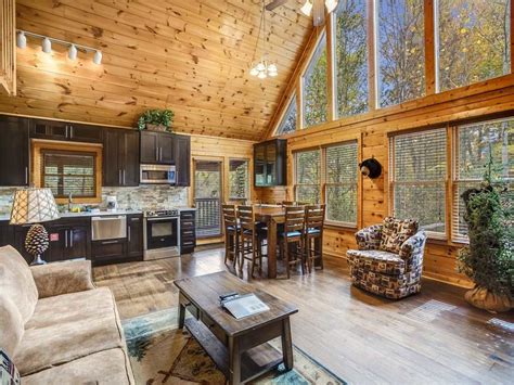 Mountain Elegance Cabin in Gatlinburg w/ 2 BR (Sleeps8)