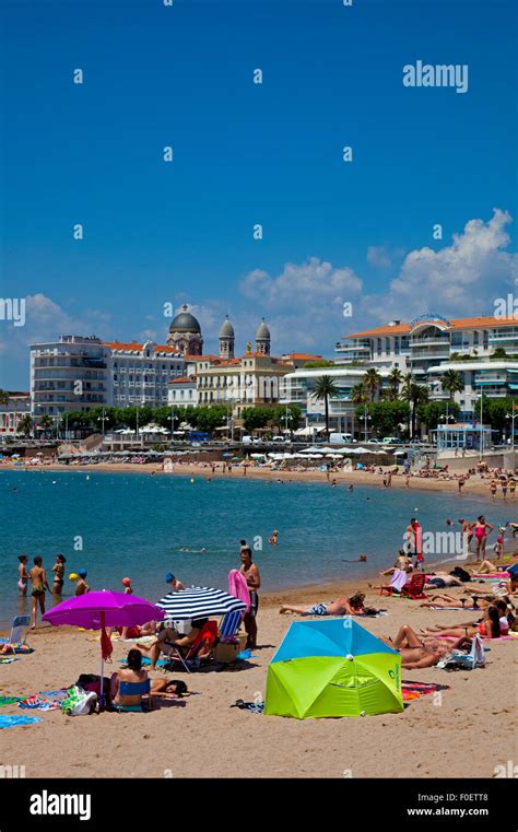 Saint raphael france beach hi-res stock photography and images - Alamy