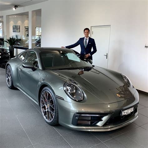 Aventurine Green Metallic 2021 Porsche 911