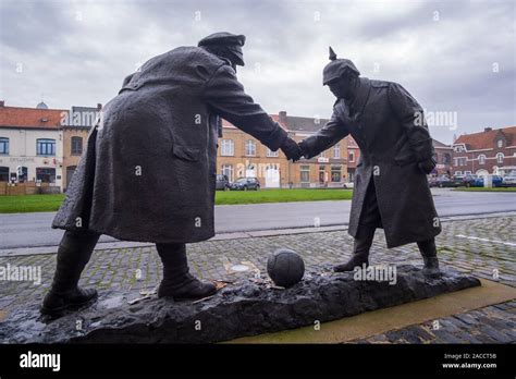 Christmas truce wwi memorial hi-res stock photography and images - Alamy