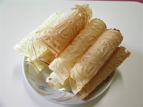 Playing with My Food: Bánh Quế/Bánh Kẹp (Vietnamese Love Letters)