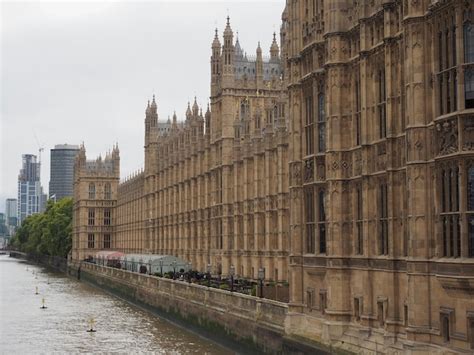 Premium Photo | Houses of parliament in london