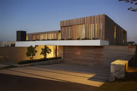 Wooden facade: Modern house design by SAOTA - Architecture Beast