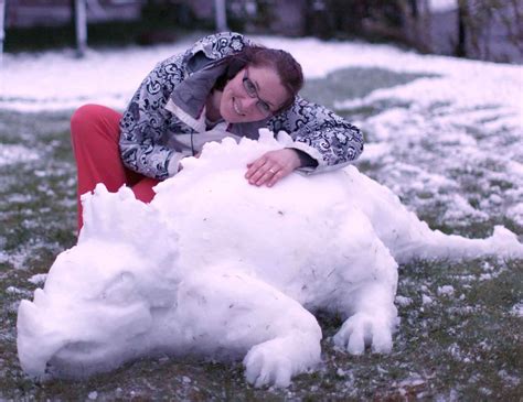 Aberdeen artist creates stunning dinosaur snow sculpture