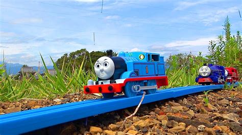 Thomas Plarail. Let's run by laying rails in various places! - YouTube