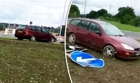 At least ten cars crash on Britain’s worst roundabout on a dual carriageway | UK | News ...