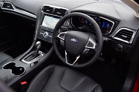 Ford Mondeo Estate Hybrid interior & comfort | DrivingElectric