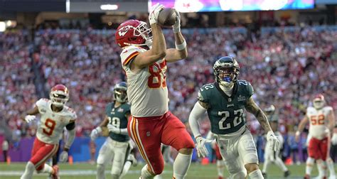 Chiefs' Kelce has hyperextended knee, 'questionable' vs. Detroit ...