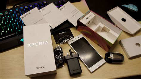 Sony Xperia X Unboxing supplied accessories in box and first look ...