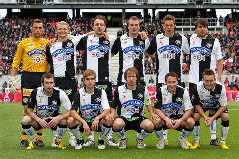 File:Mannschaft des SK Sturm Graz beim Cupfinale 2010.jpg - Wikimedia Commons