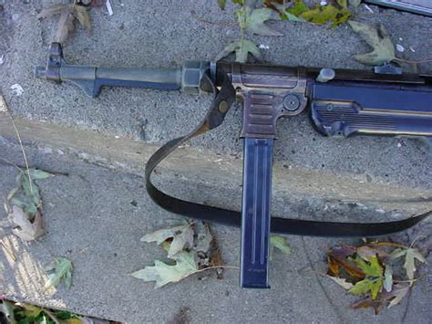 MP40 replica,this thing looks real!