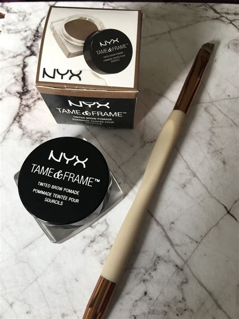 NYX BROW POMADE REVIEW - JUELOOK