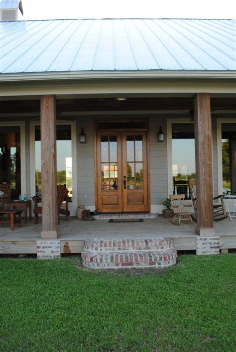 Amazing barndominium exterior design | Front porch ideas in 2019 | Farmhouse front porches ...