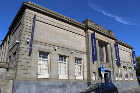 Airdrie Library © Leslie Barrie cc-by-sa/2.0 :: Geograph Britain and Ireland