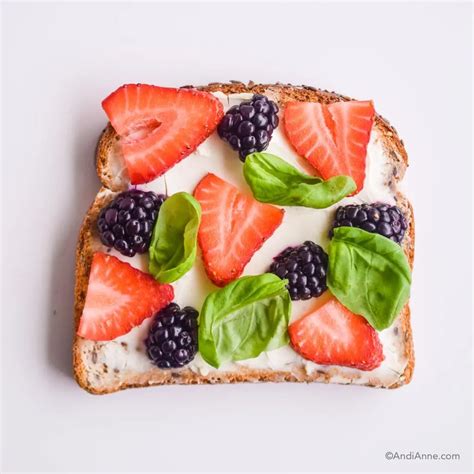 12 Healthy Breakfast Toast Ideas