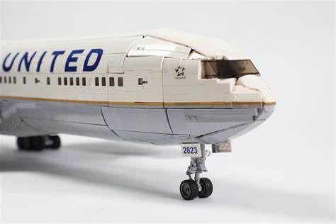 [MOC] United Airlines Boeing 777-200 - LEGO Town - Eurobricks Forums