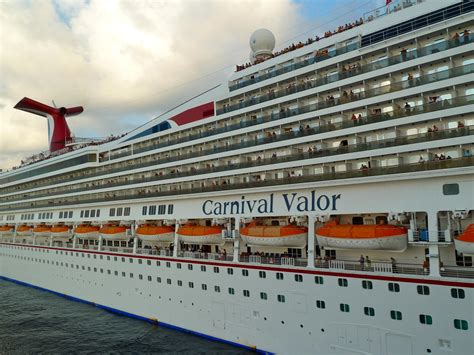 Cruise ship tours: Carnival Valor