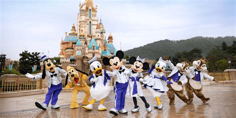 Disney Park Breaks Visitor Record, Still Reports Huge Financial Losses ...