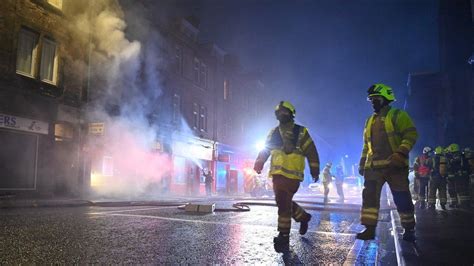 Residents rescued from Perth flat during takeaway fire - BBC News