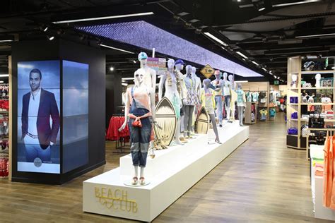 » LA HALLE flagship store by SUPERBRAND, Paris – France