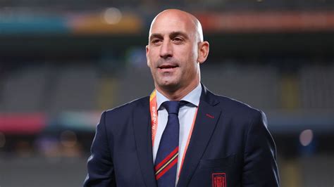 Spain FA chief Rubiales apologises for Hermoso kiss at final - ESPN