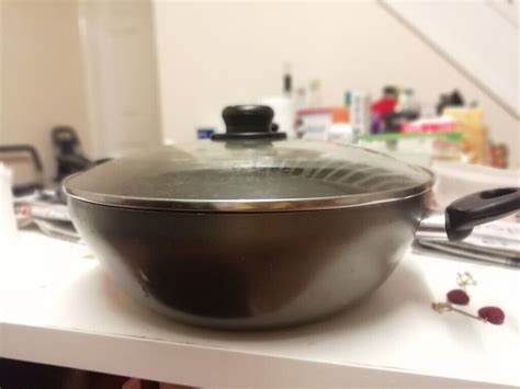 large Wok with glass lid diameter 32cm | in Dunkirk, Nottinghamshire ...